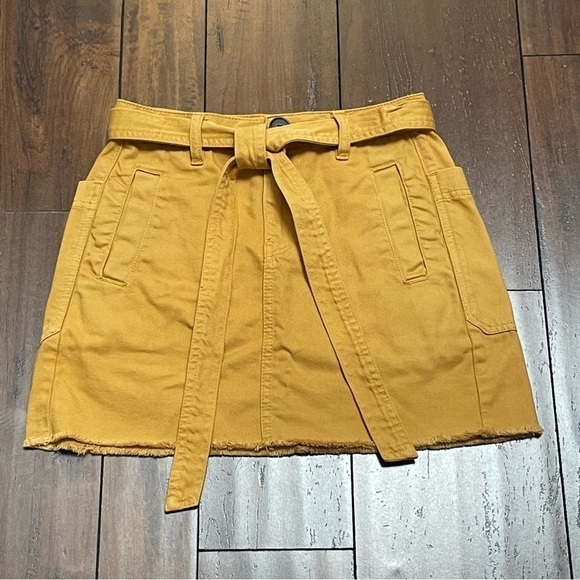 Mustard Yellow Denim Cargo Mini Belted Skirt Size 24 - Picture 4 of 10